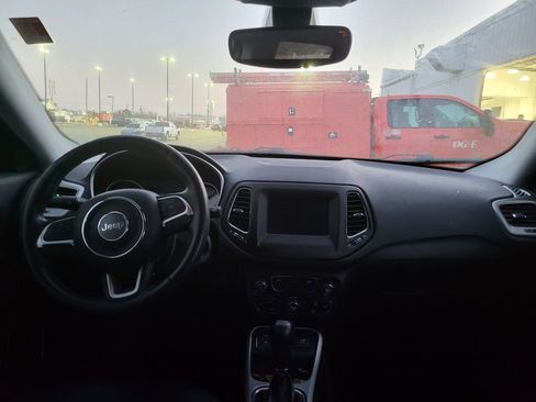 Used 2018 Jeep Compass Latitude w/ Popular Equipment Group image 11