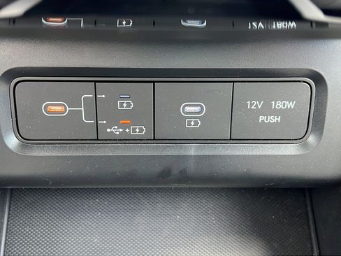 Certified 2025 Hyundai Tucson Limited FWD image 19