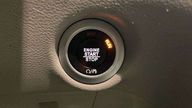Used 2024 Chrysler Pacifica Touring-L FWD image 22