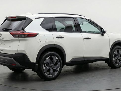 Used 2025 Nissan Rogue SV AWD/4WD image 9