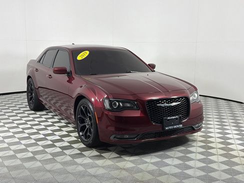 Used 2019 Chrysler 300 S RWD image 3