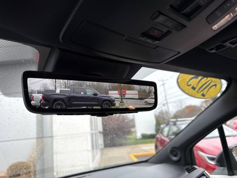 Used 2025 Toyota Sienna Platinum image 43