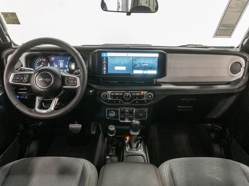 Used 2025 Jeep Wrangler Unlimited Sahara AWD/4WD image 26