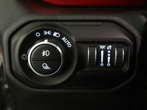 Used 2021 Jeep Gladiator Rubicon w/ Cold Weather Group AWD/4WD image 33