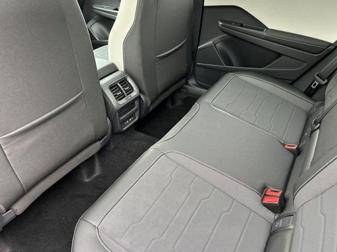 New 2026 Volkswagen Taos SE image 11