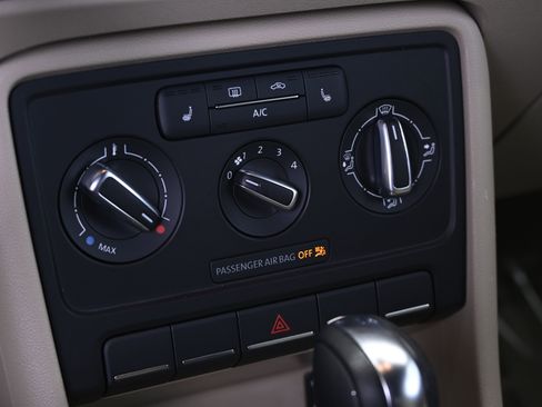 Used 2015 Volkswagen Beetle 1.8T image 31