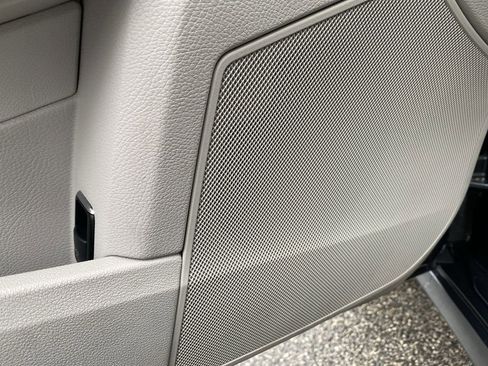 Used 2014 Mercedes-Benz E 350 Luxury image 25