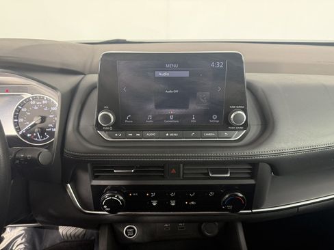 Used 2023 Nissan Rogue S AWD/4WD image 18