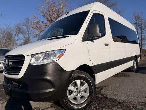 Used 2019 Mercedes-Benz Sprinter 2500 image 2