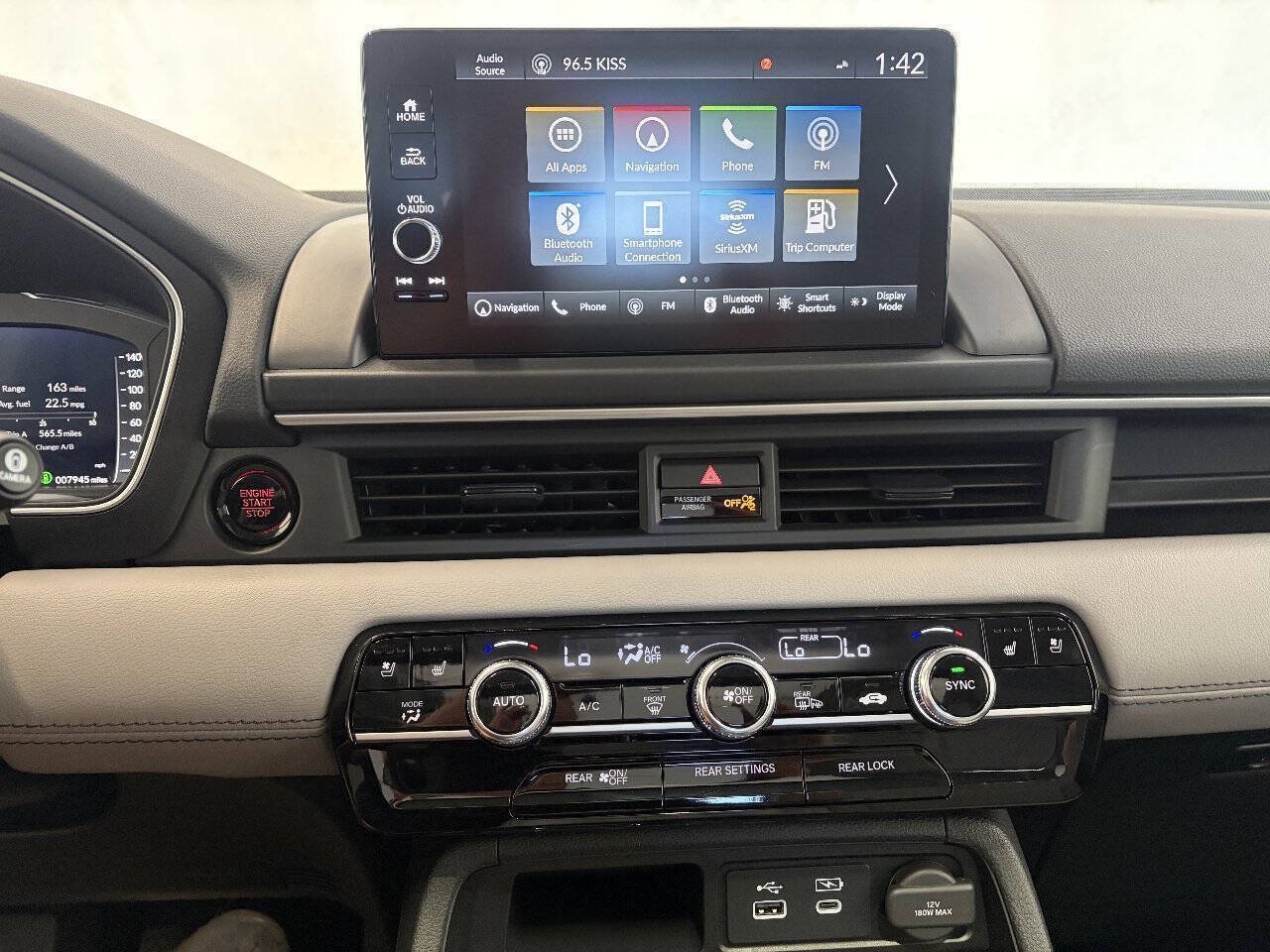 Used 2025 Honda Pilot Elite image 18