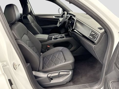 Used 2024 Volkswagen Atlas Cross Sport SE FWD image 18