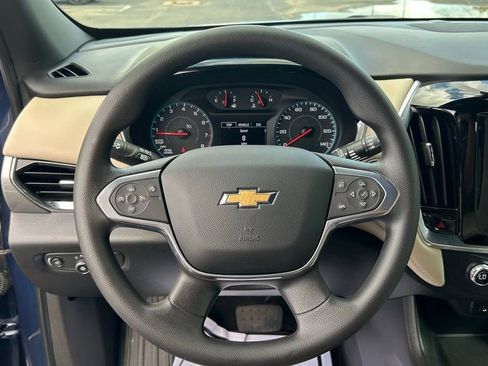 Used 2022 Chevrolet Traverse LS image 30