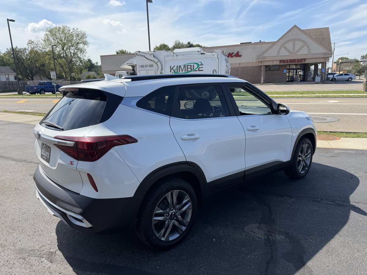 Used 2021 Kia Seltos S AWD/4WD image 5