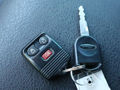 Used 2010 Ford F150 Raptor image 30