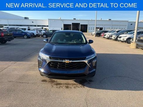 Used 2024 Chevrolet Trax LS w/ LS Convenience Package FWD image 4