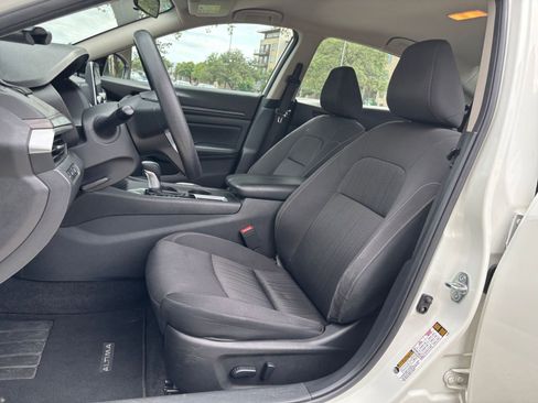 Used 2025 Nissan Altima 2.5 SV FWD image 22
