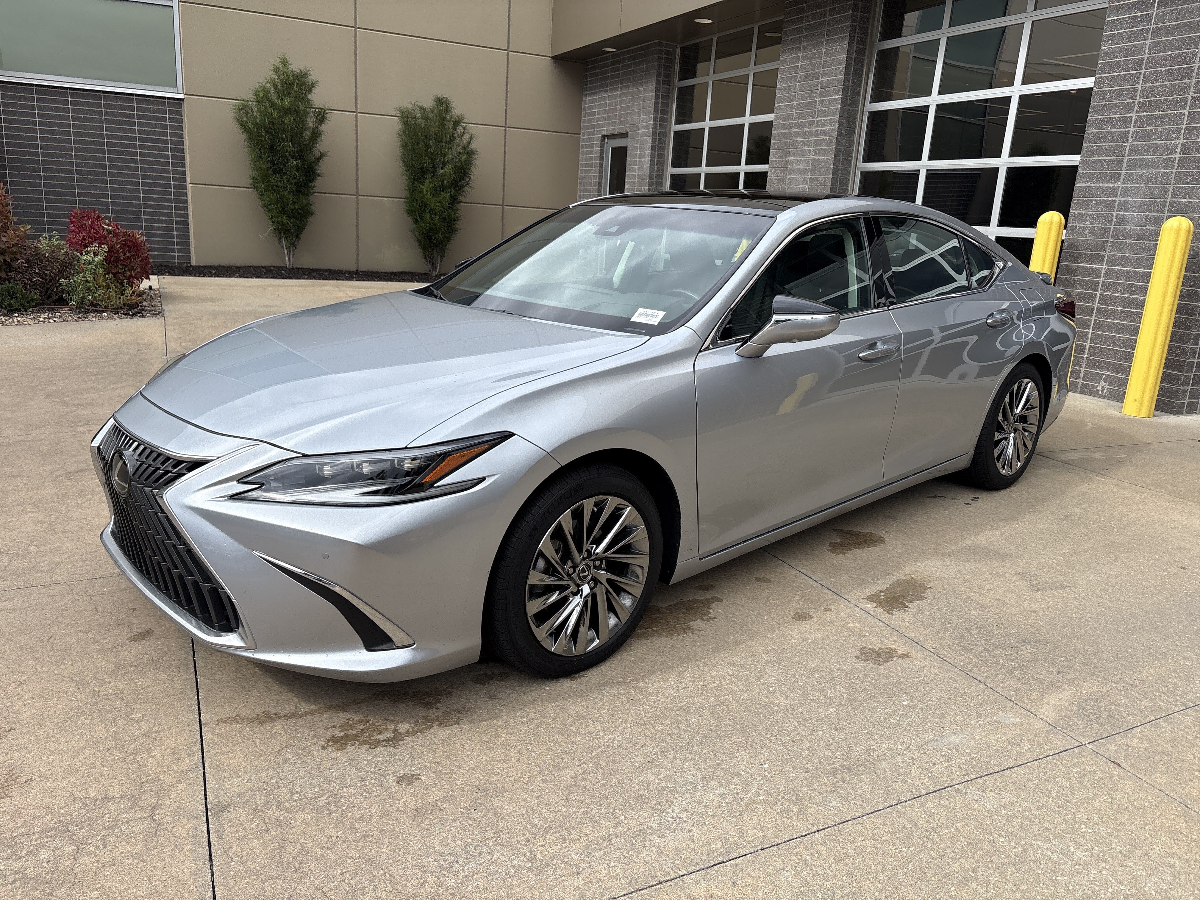 Used 2025 Lexus ES 350 Ultra Luxury w/ Accessory Package (Z2) FWD image 5