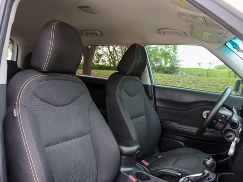 Used 2015 Kia Soul + image 20