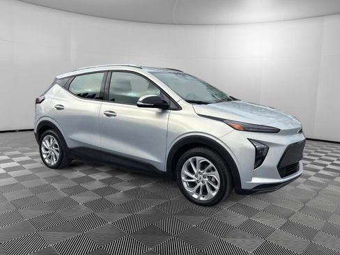 Used 2023 Chevrolet Bolt EUV LT image 2