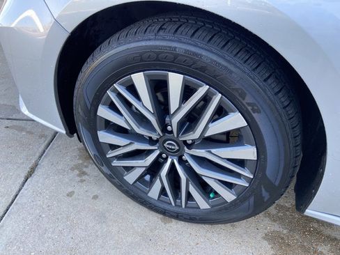 Used 2024 Nissan Altima 2.5 SV image 24