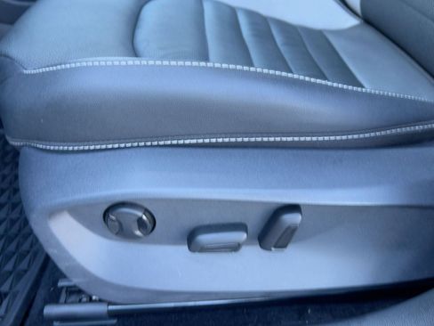 Used 2022 Volkswagen Taos SEL image 13