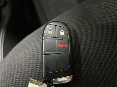 Used 2023 Jeep Renegade Latitude image 34