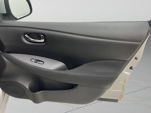 Used 2013 Nissan Leaf S w/ Charger Pkg image 30