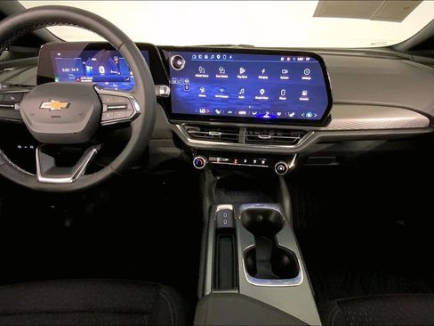 Used 2025 Chevrolet Equinox EV LT w/ Comfort Package AWD/4WD image 15