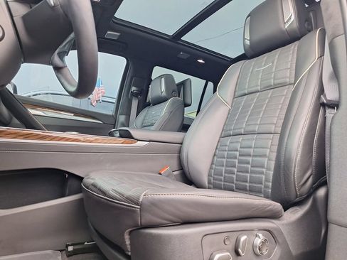 Used 2025 Cadillac Escalade Sport Platinum w/ LPO, Floor Liner Package AWD/4WD image 5
