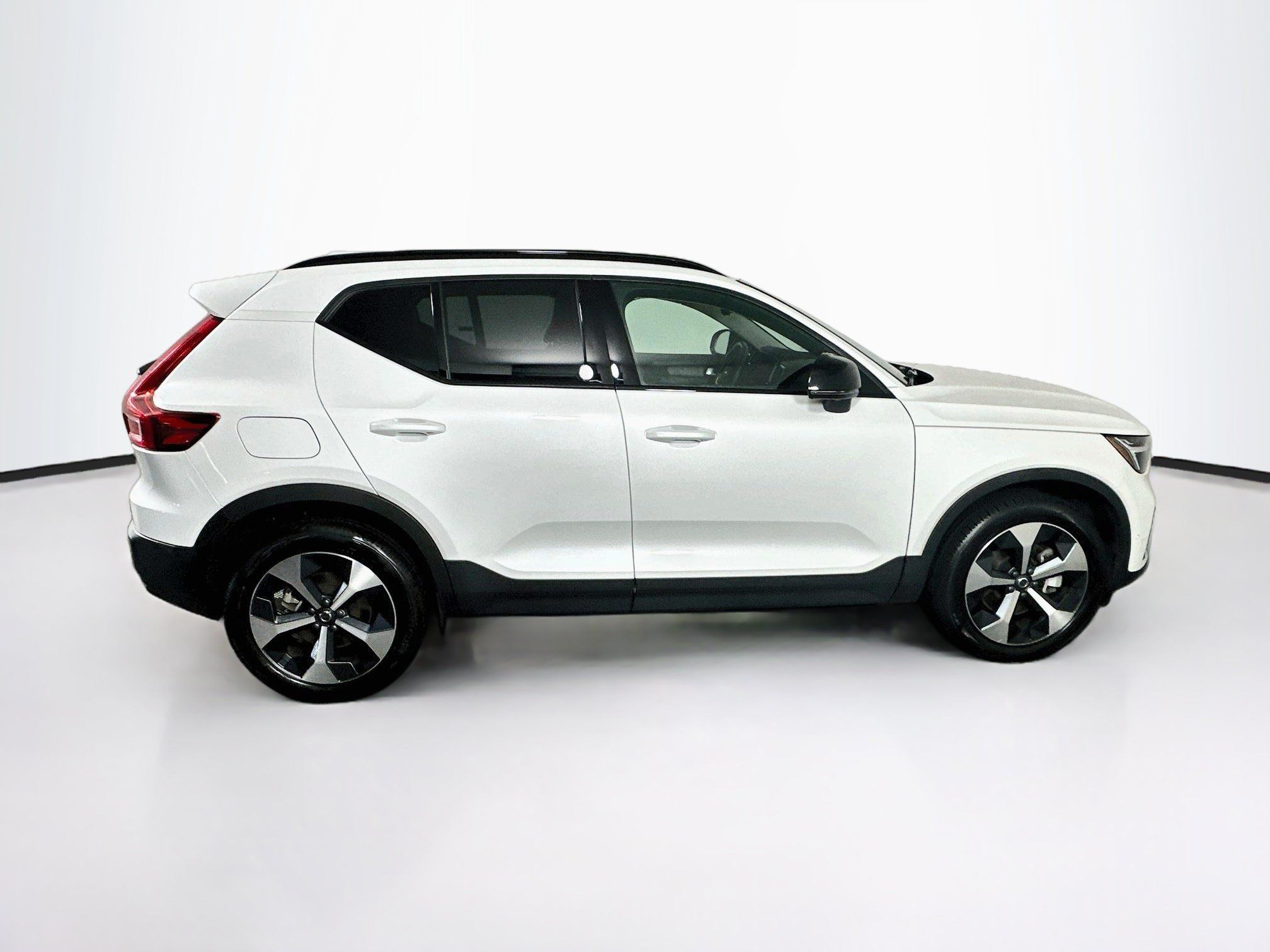 Used 2026 Volvo XC40 B5 Plus AWD/4WD image 10