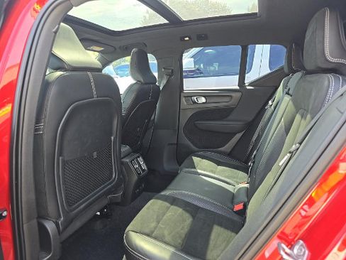 Used 2021 Volvo XC40 P8 Recharge w/ Advanced Package AWD/4WD image 4