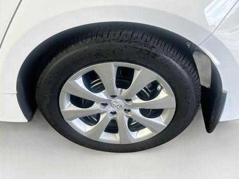 Used 2025 Toyota Corolla LE FWD image 11