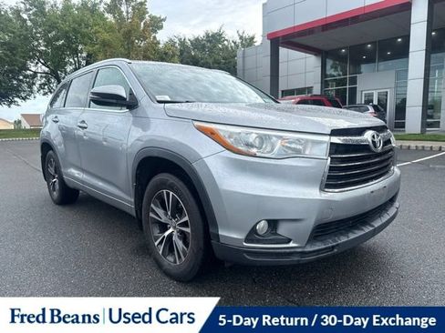 Used 2016 Toyota Highlander XLE AWD/4WD image 1