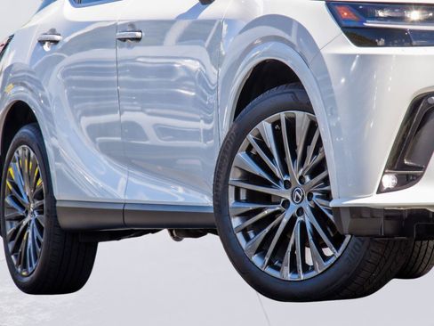 Used 2025 Lexus RX 350 FWD w/ Convenience Package image 5