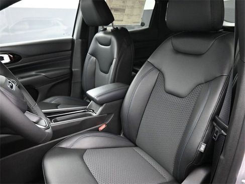 New 2026 Jeep Compass Latitude image 13