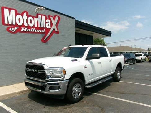 Used 2022 RAM 2500 Big Horn AWD/4WD image 2