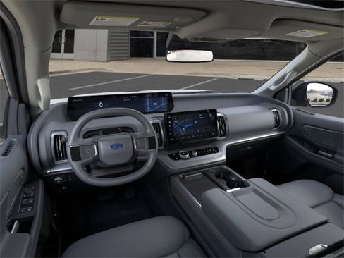 New 2025 Ford Expedition Active image 9