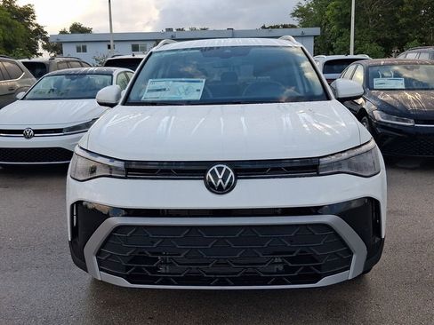 New 2026 Volkswagen Taos SE image 2