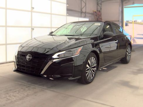 Used 2025 Nissan Altima 2.5 SV FWD image 1
