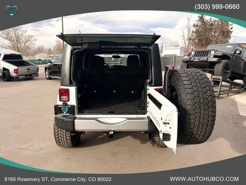 Used 2016 Jeep Wrangler Unlimited Sahara AWD/4WD image 6