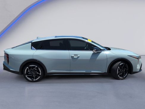 Used 2025 Kia K4 GT-Line w/ GT-Line Sunroof Package FWD image 3