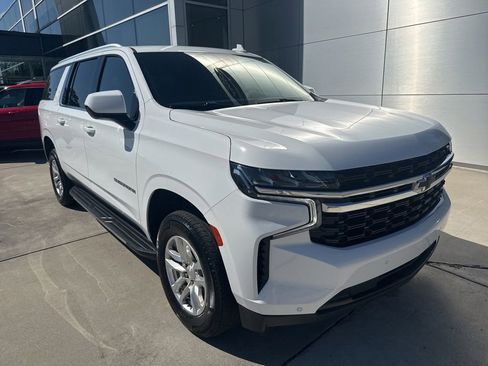 Used 2023 Chevrolet Suburban LS RWD image 1