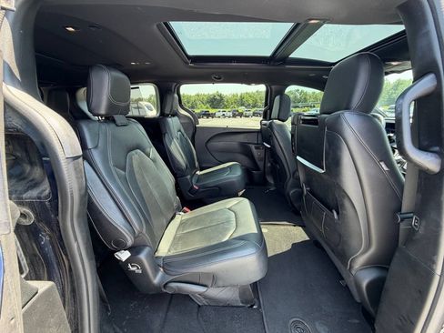 Used 2018 Chrysler Pacifica Touring-L Plus w/ Advanced Safetytec Group FWD image 12