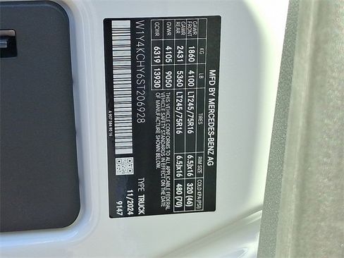 Used 2025 Mercedes-Benz Sprinter 2500 image 27