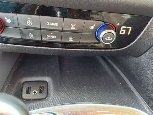 Used 2019 Buick Enclave Essence AWD/4WD image 16