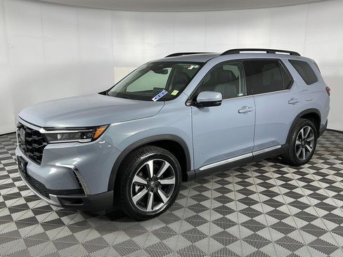 Used 2024 Honda Pilot Touring image 5