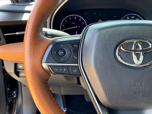 Used 2019 Toyota Avalon Limited FWD image 18