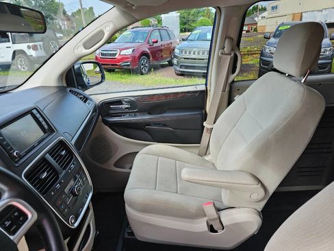 Used 2013 Dodge Grand Caravan Crew FWD image 15