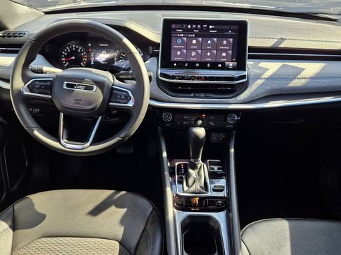 Used 2024 Jeep Compass Latitude image 18