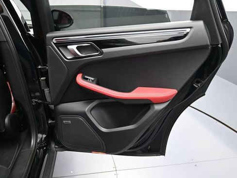 Certified 2020 Porsche Macan AWD/4WD image 26